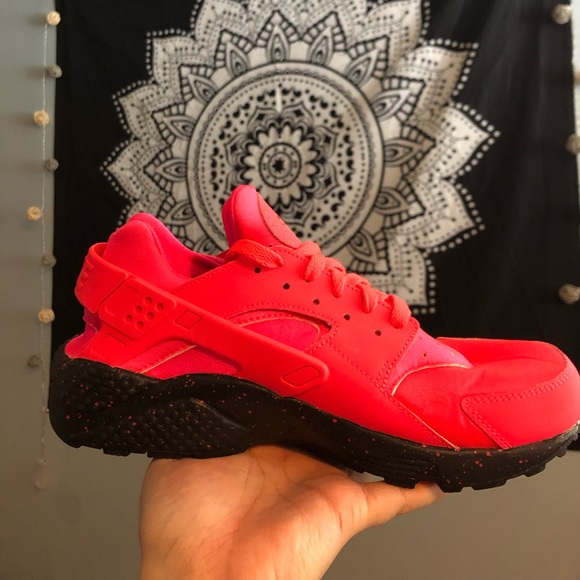 NIKE AIR HUARACHES